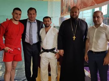 Именитые самбисты провели мастер-класс для юных борцов Георгиевска