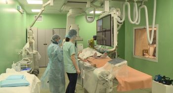 Ставропольские медики провели в прямом эфире операцию на сосудах головного мозга у ребенка