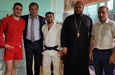 Именитые самбисты провели мастер-класс для юных борцов Георгиевска