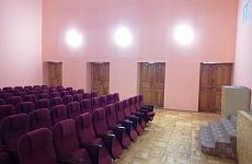 В селе Новозаведенном завершается ремонт зрительного зала сельского Дома культуры
