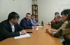  Краевой депутат Надеин встретился с селянами: любая ситуация разрешима!