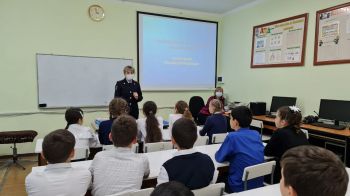 В Георгиевском городском округе юрисконсульт окружного отдела внутренних дел провела встречу с кадетским классом