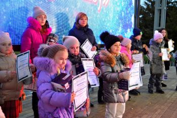 Дед Мороз наградил участников окружного конкурса