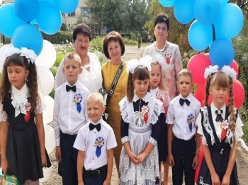 Представители сферы образования Георгиевского округа побывали на торжественных линейках в школах города Антрацита Луганской народной республики