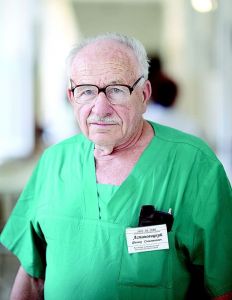 55 лет работает в Ставропольской краевой больнице один из старейших хирургов России