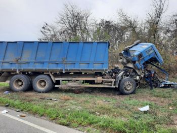 Два грузовика столкнулись в Георгиевском округе